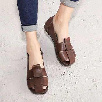 

Original 2019 spring and summer new solid color simple flat shoes female retro leather open toe comfortable sandals.