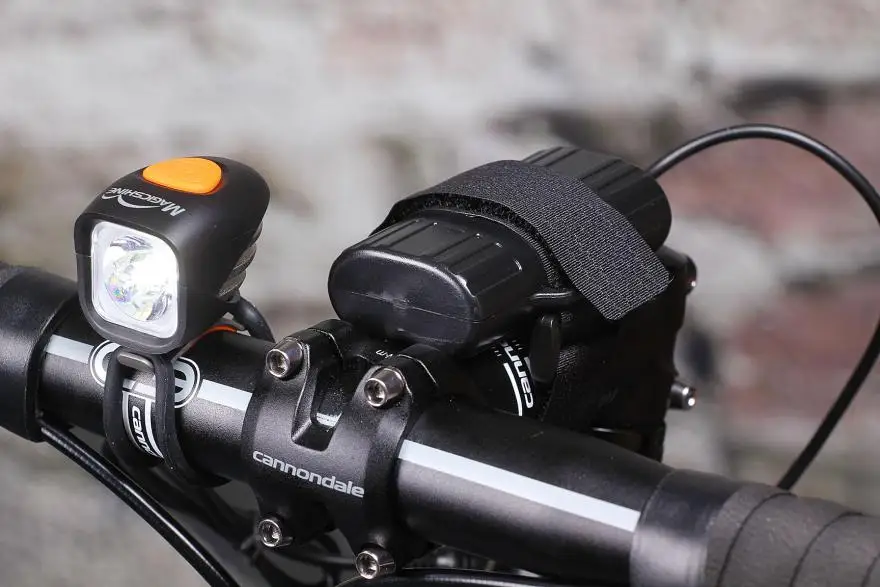 MagicShine MJ900 1200 Lumen waterproof LED Bike Light including battery