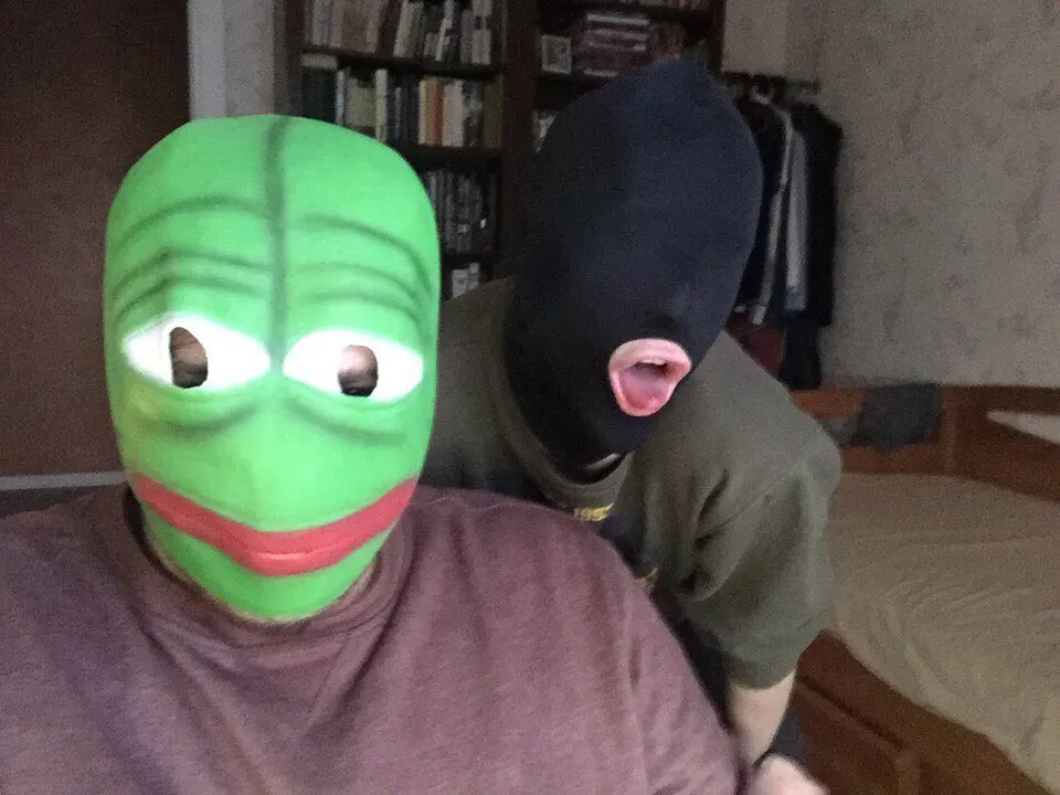 Бесплатная доставка мультфильм горячие Pepe грустная лягушка латексная маска