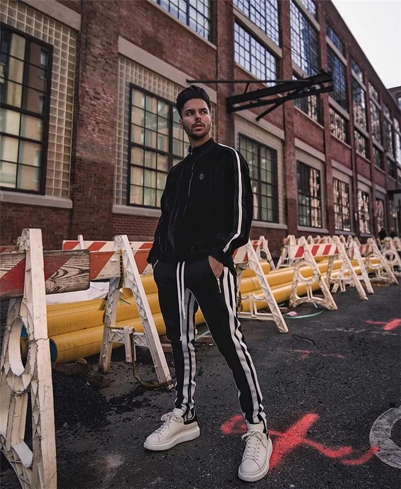 10217843509_1995090171