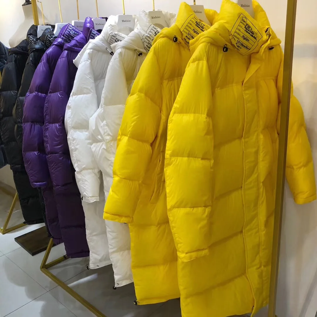 Женское зимнее пальто с буквенным принтом черного, желтого, фиолетового цвета, длинное пуховое пальто, Дамское теплое пальто размера плюс, Свободное длинное пуховое пальто