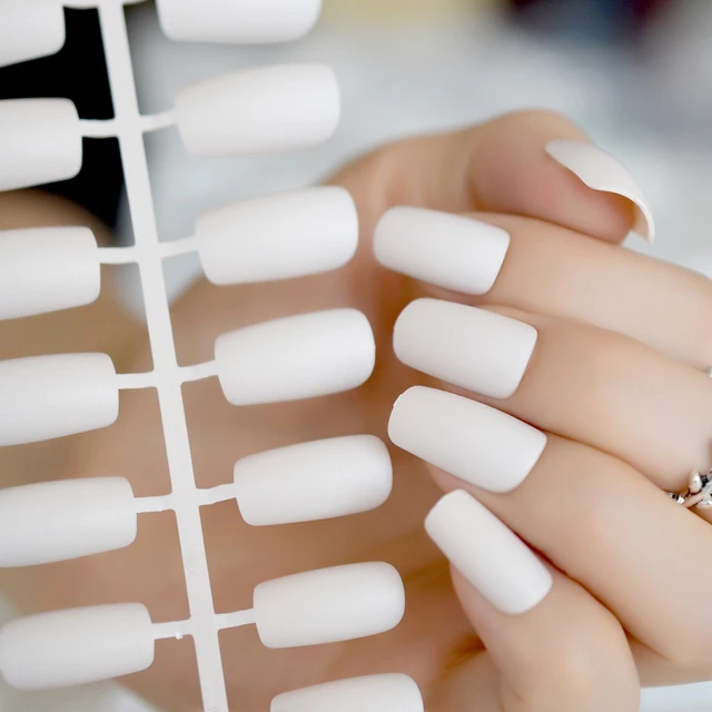 Off white 2024 acrylic nails