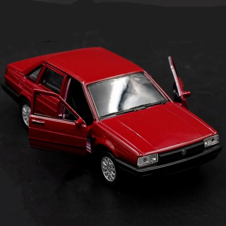 Модель автомобиля 1:36 из сплава с имитацией под давлением 2 открывающихся двери