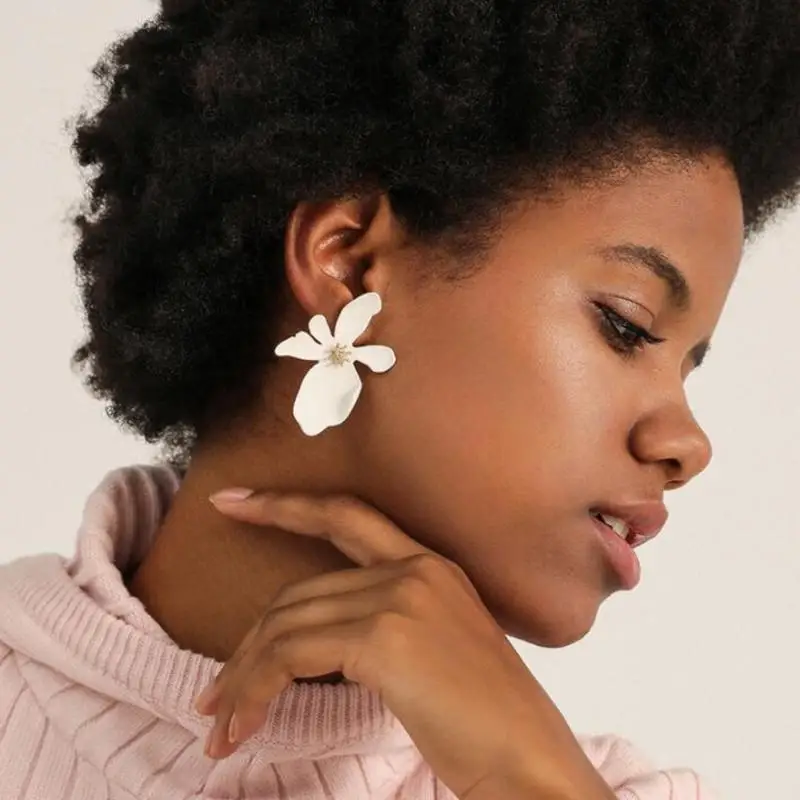 

Design Flower Earrings with Trendy Net Red Ear Nails Temperament European and American Personality Minority Earrings