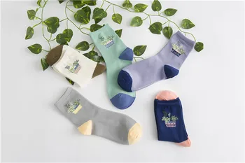 

2017 New Spring Women's Casual Socks Fashion Maple Leaf Print Soft Cotton Socks Long Skateboard Socks