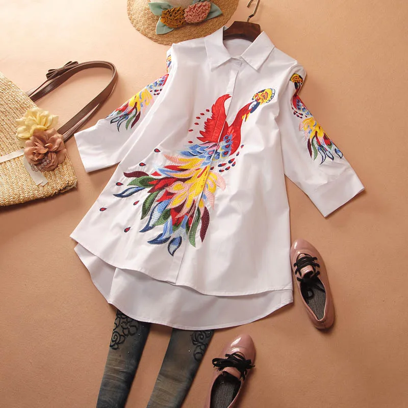 Женская новая весенняя Модная рубашка с вышивкой павлина, Женская винтажная национальная Свободная Повседневная Длинная рубашка размера плюс, блузка M-3XL