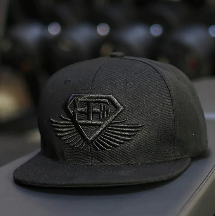 Prix pour Haute qualité Marque Noir et Blanc Casquette de baseball Unisexe couple cap Mode Chapeau Loisirs Casual CHAPEAU Snapback Cap Prix pour Haute qualité Marque Noir et Blanc Casquette de baseball Unisexe couple cap Mode Chapeau Loisirs Casual CHAPEAU Snapback Cap