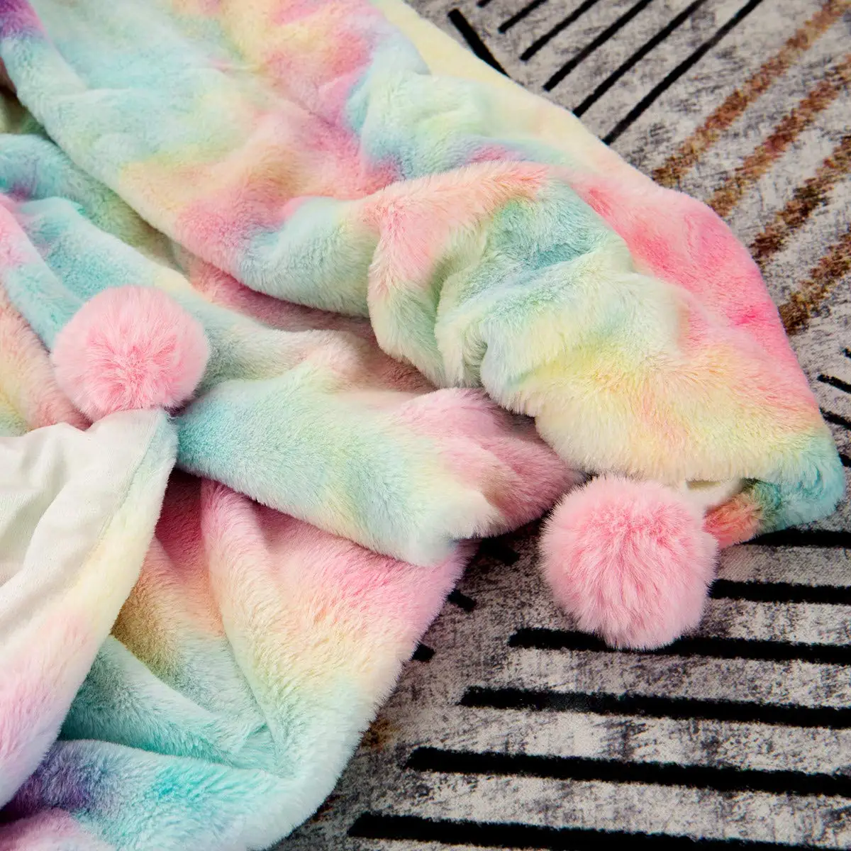Супер мягкое разноцветное одеяло из искусственного кроличьего меха для девочек, подарочное уютное одеяло с помпонами