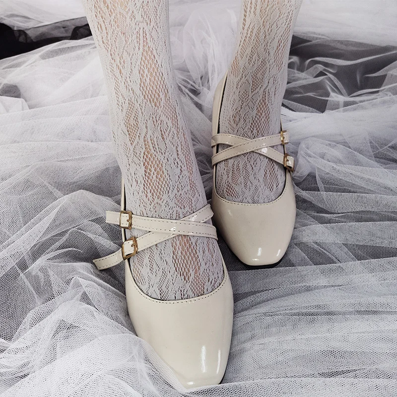Обувь в стиле Лолиты; женские повседневные модные черные туфли-лодочки с ремешком и пряжкой в готическом стиле; туфли принцессы на тонком каблуке для костюмированной вечеринки; женская обувь Mary Jane на высоком каблуке