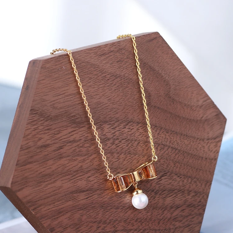

American Fragrance Coloured Bright Crystal Pearl Butterfly Necklace