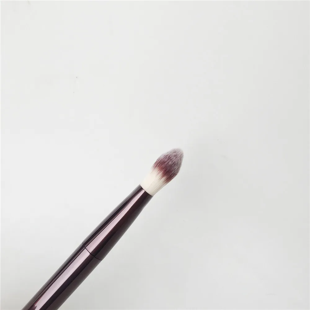 Hourglass No.15 Foundation Brush _  3