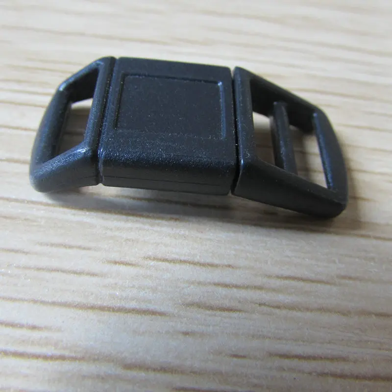 curved buckle
