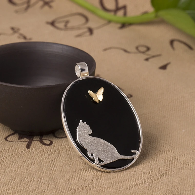 4411511704_896826829