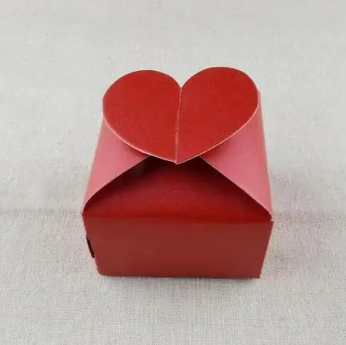 Коробочка из бумаги в виде сердца. Бумажная коробка для подарка. Как сделать коробочку с сердечком. Коробка в виде сердца из картона. Валентинка оригами.
