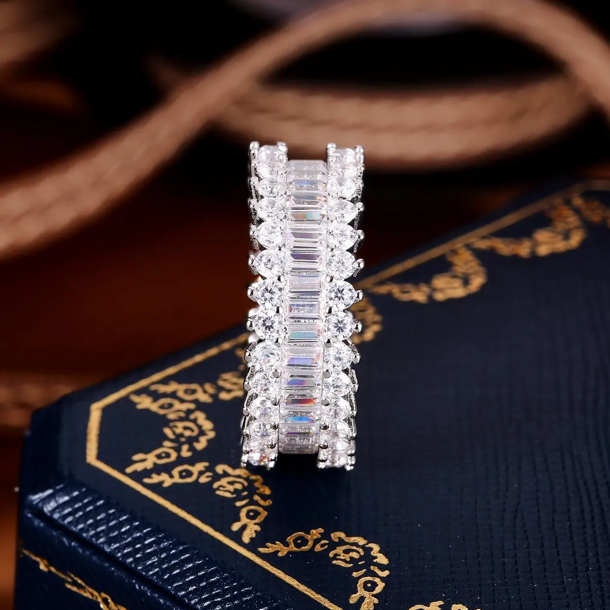 Чжэ вентилятор Фиолетовый Белый AAA CZ Jewelry Кольцо роскошные геометрический