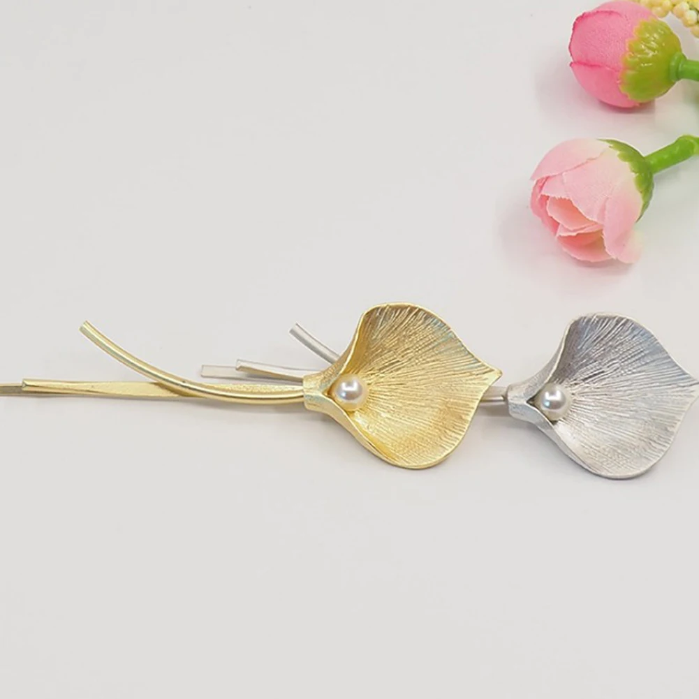

YJSFG HOUSE Fashion Women Hairpins Hair Jewelry Flower Barrettes Solid Metal Leaf Pearl Ladies Hairpins Party Girls Headwear Hot