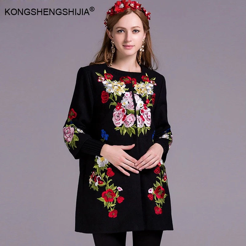 Пальто расшитое. Пальто женское с вышивкой. Вышитое пальто. Пальто с вышивкой. Пальто женское с вышивкой.