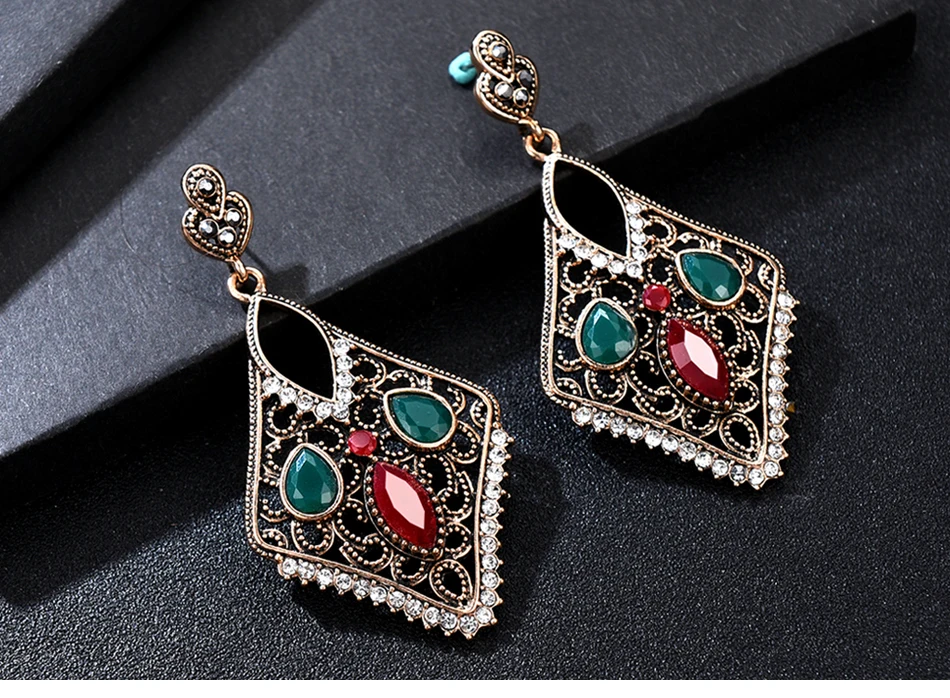 Vintage-geometric-drop-earrings_02