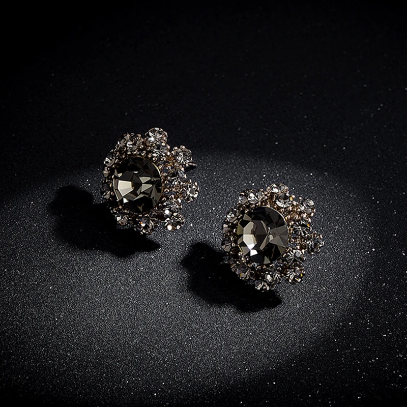 

2018 Simple And Simple Drilled Ear Nail Female Fashion Temperament High-end Earrings Bride Jewelry Gift Ear Ornament