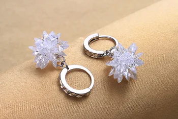 

2020 new 925 silver Flower Carved Earrings Woman Crystal from Swarovskis Simple Temperament Wild Anti-allergic