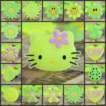 

4pcs/lot PVC shoes charms Light in the Dark soft button flower kitty lovely shoes accessory Croc JIBZ small party gift for kinds