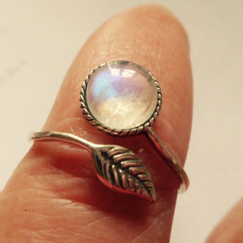 

Fashion Small Round Moonstone Adjustable Opening Ring For Women Girls Gift Silver Color Leaf Design Party Ring Jewelry Z3X730