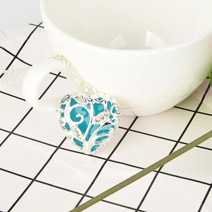 

Diomedes Necklaces & Pendants Magical Aqua Blue Heart Glow In The Dark Pendant Necklace Gift necklaces pendants 2018JU20