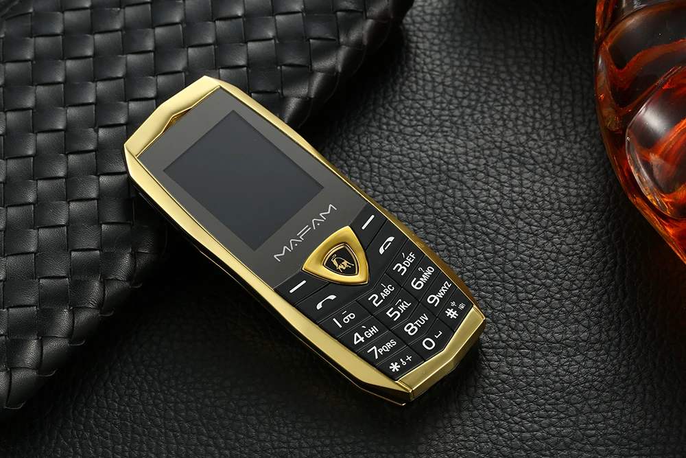 MAFAM A18 супер мини вибрирующий Роскошный металлический корпус пластиковый ключ автомобильный логотип Dual Sim с кожаным бесплатным Чехол для мобильного телефона A8