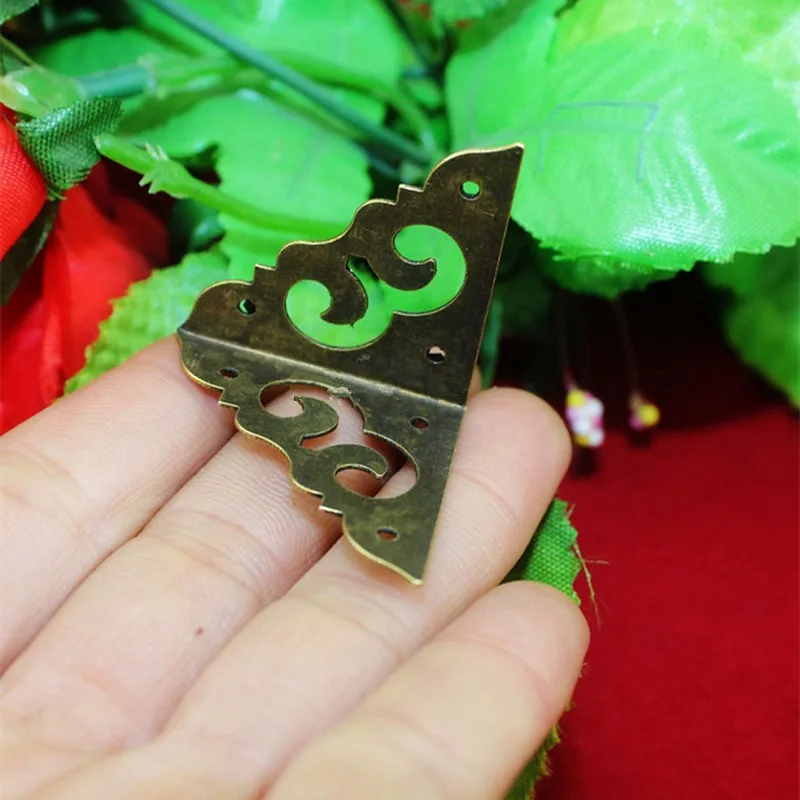 Brass-Furniture-Corners-Triangle-Fillet-Gift-Upscale-Decorative-Sheet-Copper-Purses-Gusset-Anceient-Flower-Corner-30mm (1)