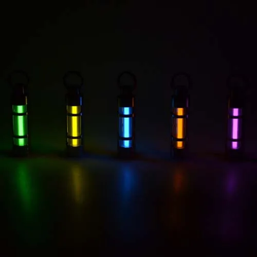 Baratos Luz automático Titanium llavero tritio fluorescente aleación tubo de neón luces de emergencia salvavidas gas tritio para 25 años