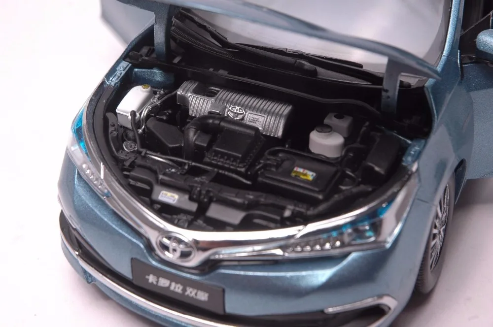 Toyota Corolla Hybrid 2015 car model in scale 118 (5)