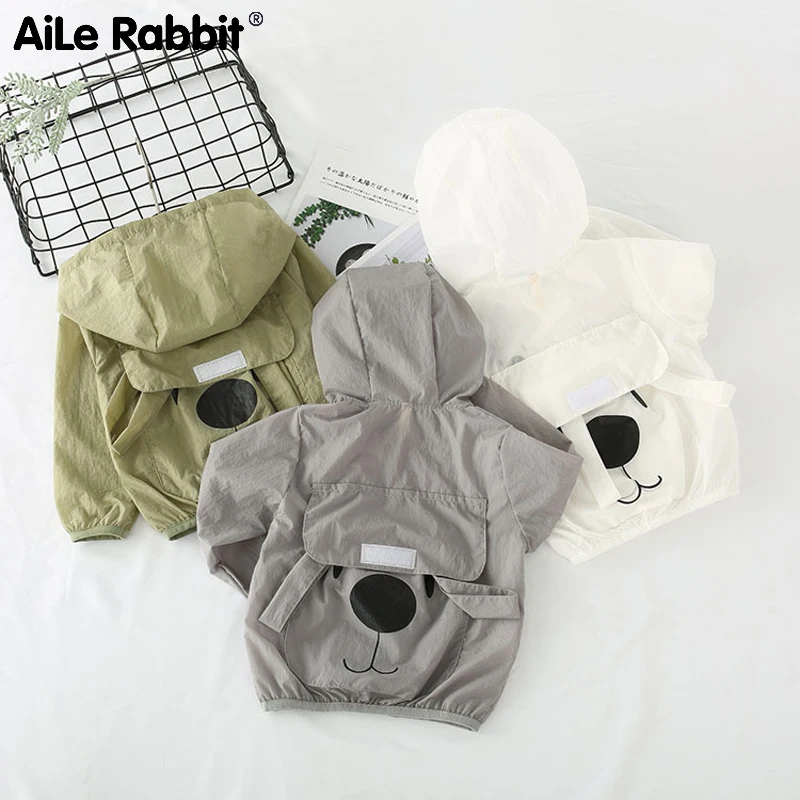 

the boy at the age of 1234 in the summer of 2019 new sunscreen garment pure color backpack thin child out for use