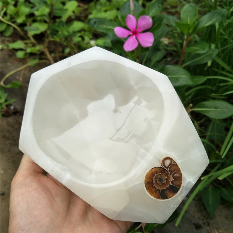 

hand carved madagascar Agate stone ashtray milk white agate crystal stone ashtray agate bowl home dec visiting gift with fossil
