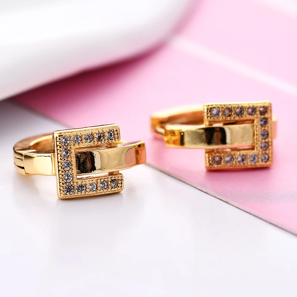 Модные дизайнерские маленькие уникальные квадратные серьги для пирсинга Huggie, женские серьги-кольца с кубическим цирконием и кристаллами, ювелирные изделия для сережек