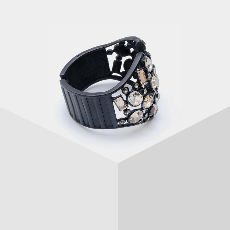 

Amorita boutique Fine work of metal shiny fashion bracelets