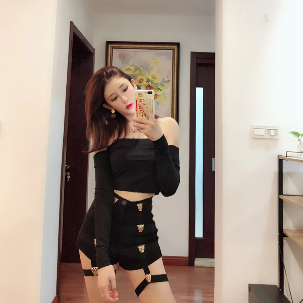 Punk Shorts Women High Waist Shorts Metal Leopard Button Decoration Elastic Band Hollow Out Hip Pop 2019 Summer Fashion Shorts Punk Shorts Women High Waist Shorts Metal Leopard Button Decoration Elastic Band Hollow Out Hip Pop 2019 Summer Fashion Shorts
