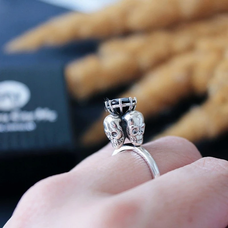 

925 Sterling Silver Four Skull Rings Unisex Punk Black and White Zircon Rings Wholesale 2018 Fashion Jewelry