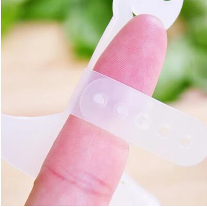 

Plastic Finger Guard Protect Your Finger Hand Not Hurt Cut vegetable tools Safety Finger Protector Kitchen Accessories06