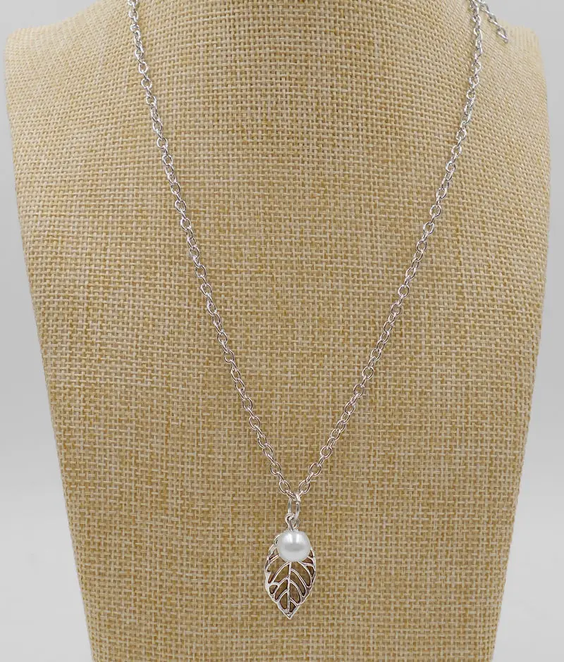 

Fashion Jewelry simple necklace pendant leaves for women * vintage long necklace chain retro imitation pearl