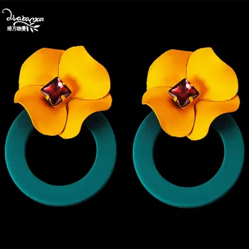 

Dvacaman 2019 Spring New Trendy Boho Big Flower Statement Earrings Women Crystal Wedding Jewelry Round Dangle Drop Earrings B321