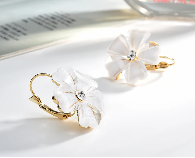 gold-color-crystal-flower-stud-earrings_06