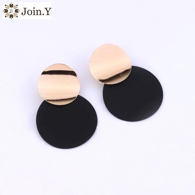 

Join.Y Fashionable Bright Gold Metal Earrings Personality Geometry Ear Creative Circles T Earrings