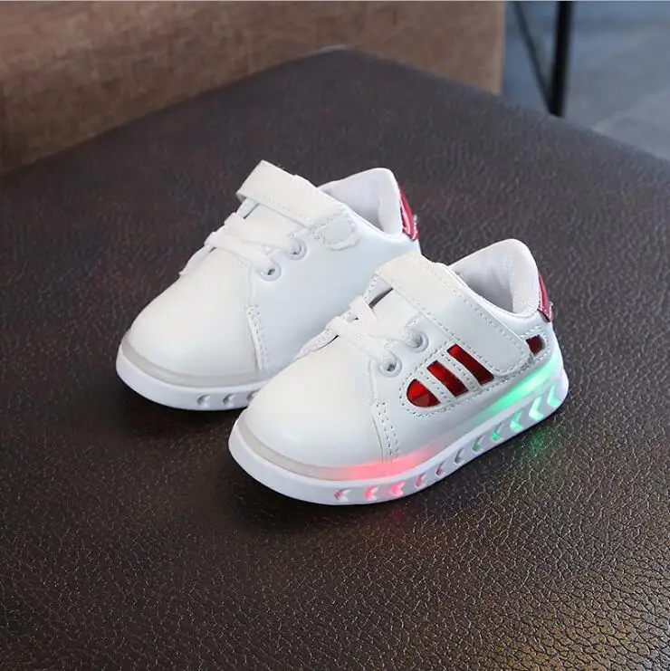 جديد الأطفال تضيء رياضية الاطفال LED مضيئة أحذية الفتيان الفتيات الملونة وامض أضواء رياضية حجم 22-26