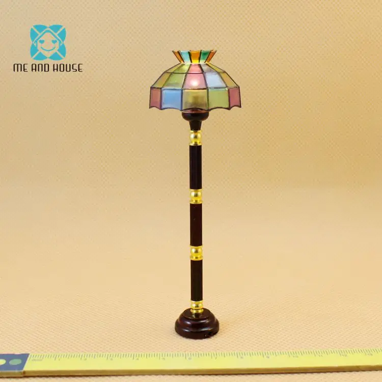 

Miniatura 1:12 Scale Doll House Miniature battery-operated powered colored tiffany led standard lamp