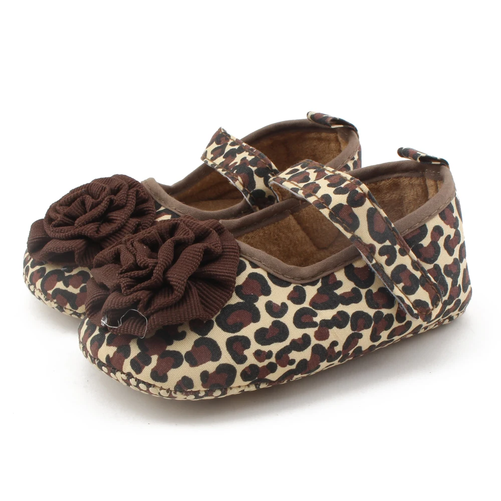 Весенняя мягкая обувь для малышей, модная леопардовая прогулочная обувь с принтом, Осенняя обувь с объемными розами для новорожденных мальчиков и девочек