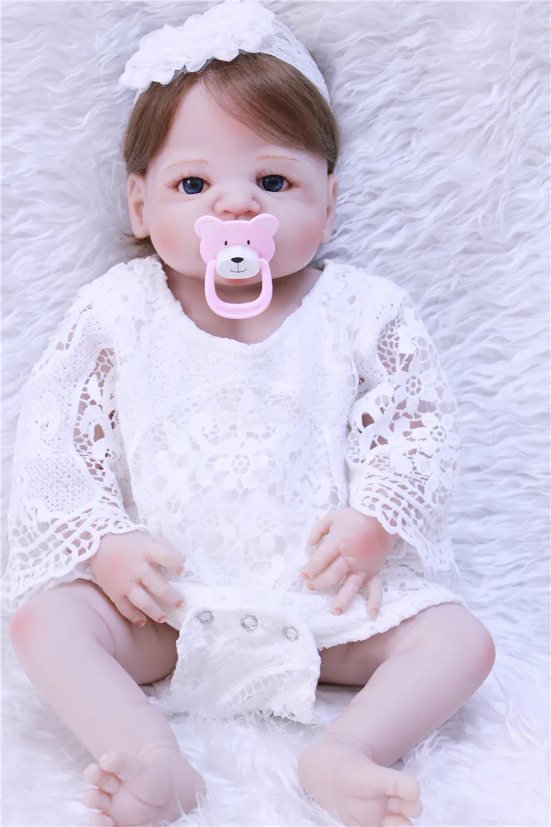 DollMai реалистичные силиконовые Reborn Baby Menina 23 ''bebe куклы com corpo de силиконовые menina Одежда bebe Одежда для младенцев Детские игрушки