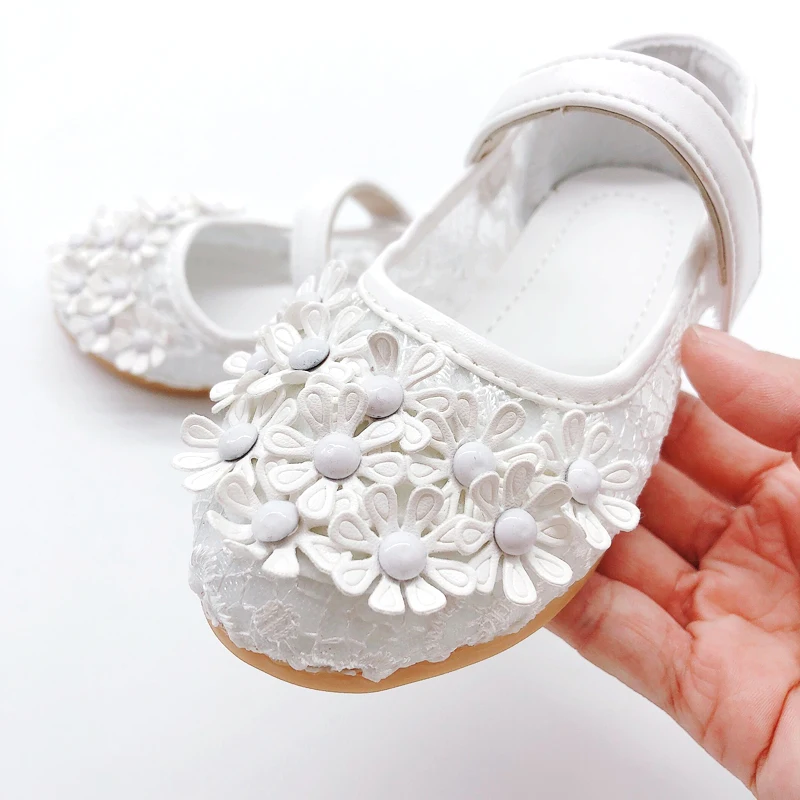 

Girls Baby Shoes Elegant Flower Princess Girl Shoes Embroidered 2019 Spring Summer Children Barefoot Mesh Girls Kid Flat Sandals