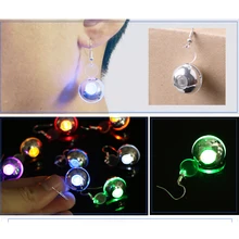 Четырехгранная Очаровательная 1 шт. светодиодная серьга светильник круглый светящийся ушной кулон Новинка крюк флэш серьги ювелирные изделия женские вечерние аксессуары