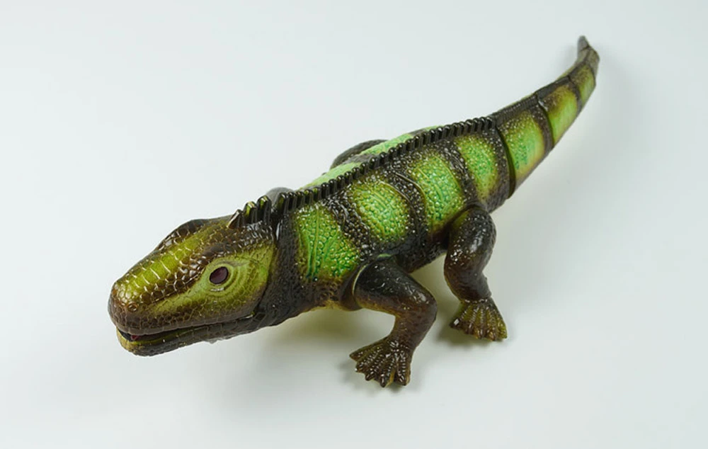toy lizard that walks