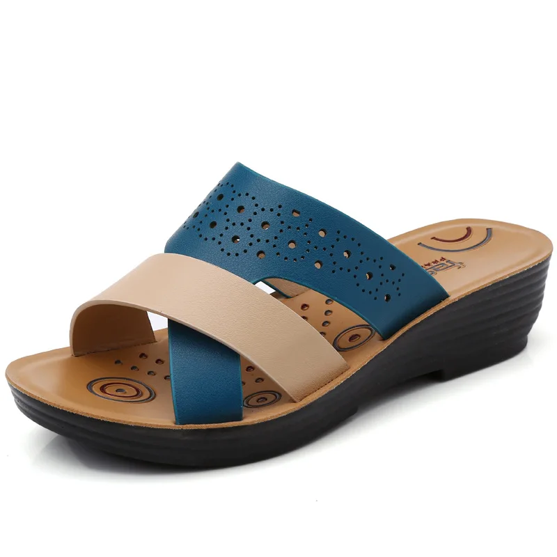 Кожаные сандалии; женская обувь; летние женские нескользящие тапочки на мягкой плоской подошве для женщин среднего возраста; - Цвет: Blue